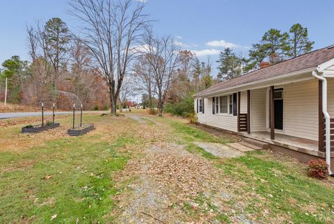 Tiny photo for 416 Patrick Henry Road Rd, Brookneal, VA 24528 (MLS # 363193)