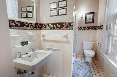Tiny photo for 400 Madison Street, Lynchburg, VA 24504 (MLS # 362168)