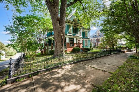 Tiny photo for 400 Madison Street, Lynchburg, VA 24504 (MLS # 362168)