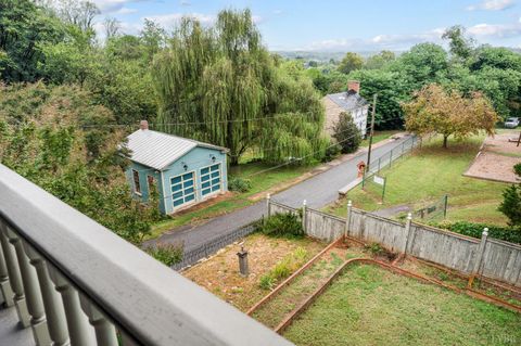 Tiny photo for 400 Madison Street, Lynchburg, VA 24504 (MLS # 362168)