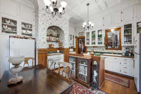 Tiny photo for 400 Madison Street, Lynchburg, VA 24504 (MLS # 362168)