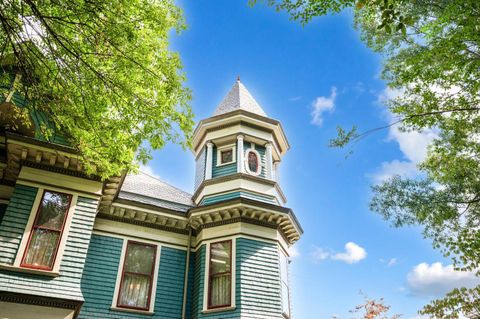 Tiny photo for 400 Madison Street, Lynchburg, VA 24504 (MLS # 362168)