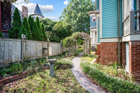 Tiny photo for 400 Madison Street, Lynchburg, VA 24504 (MLS # 362168)