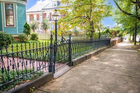 Tiny photo for 400 Madison Street, Lynchburg, VA 24504 (MLS # 362168)