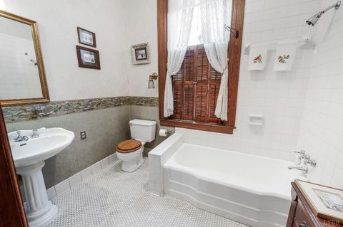 Tiny photo for 400 Madison Street, Lynchburg, VA 24504 (MLS # 362168)