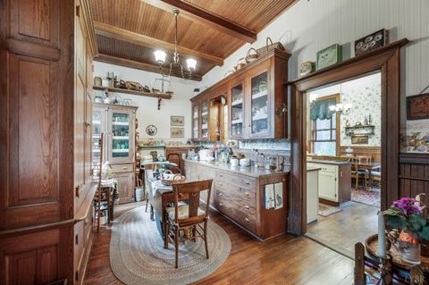 Tiny photo for 400 Madison Street, Lynchburg, VA 24504 (MLS # 362168)
