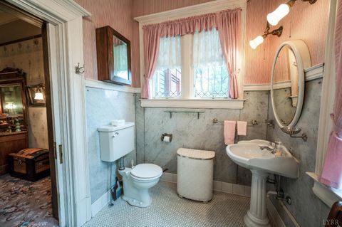 Tiny photo for 400 Madison Street, Lynchburg, VA 24504 (MLS # 362168)