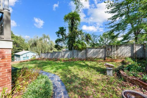 Tiny photo for 400 Madison Street, Lynchburg, VA 24504 (MLS # 362168)