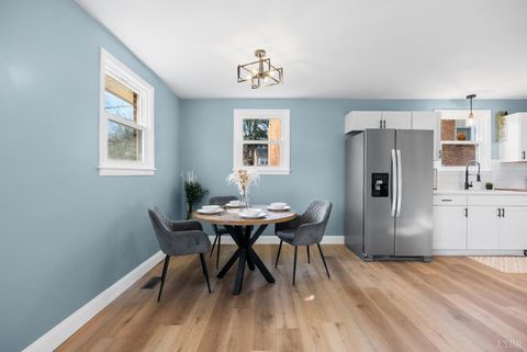 Tiny photo for 5031 Oxford Street, Lynchburg, VA 24502 (MLS # 363904)