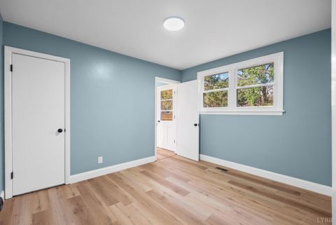 Tiny photo for 5031 Oxford Street, Lynchburg, VA 24502 (MLS # 363904)