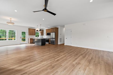 Tiny photo for 9041 Stonewall Road, Appomattox, VA 24522 (MLS # 363155)