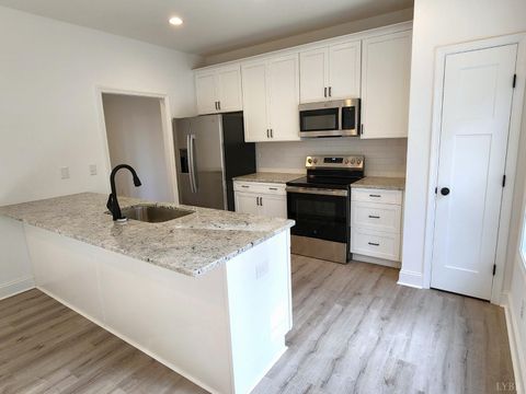 Tiny photo for 3008 Hill St St #400, Lynchburg, VA 24501 (MLS # 363364)