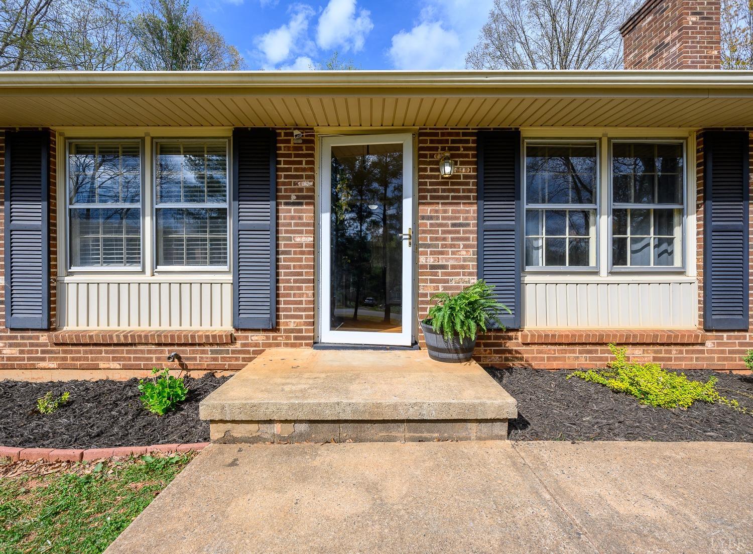105 Valleyview Drive, Madison Heights, Virginia image 2