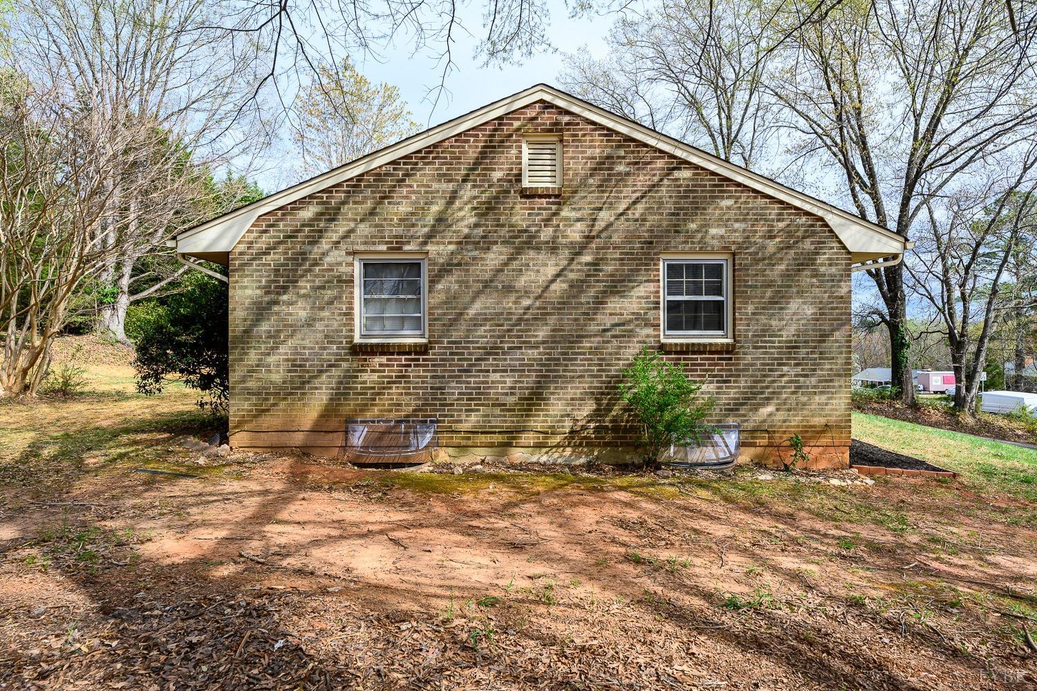 105 Valleyview Drive, Madison Heights, Virginia image 8