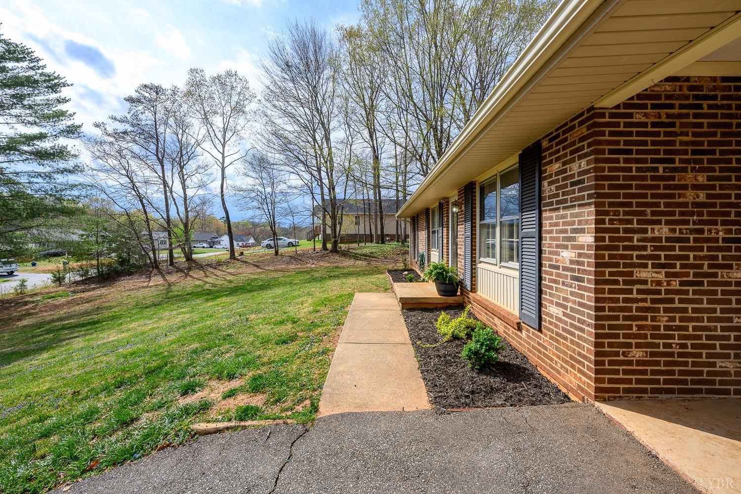 105 Valleyview Drive, Madison Heights, Virginia image 13