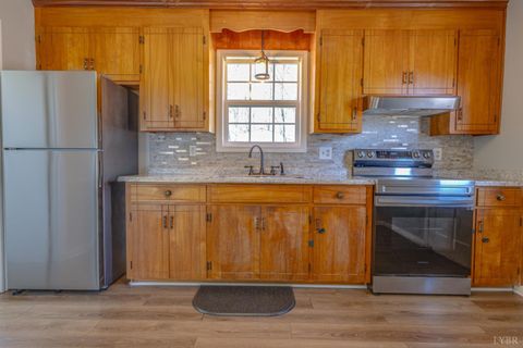 Tiny photo for 155 Odins Bow Road, Madison Heights, VA 24572 (MLS # 363960)