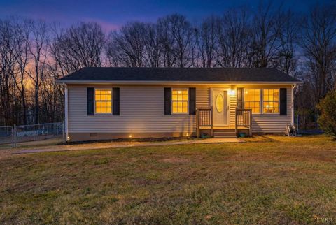 Photo of 155 Odins Bow Road, Madison Heights, VA 24572 (MLS # 363960)