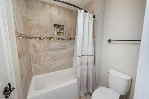 Tiny photo for 1424 Lake Manor Dr Dr, Forest, VA 24551 (MLS # 365306)