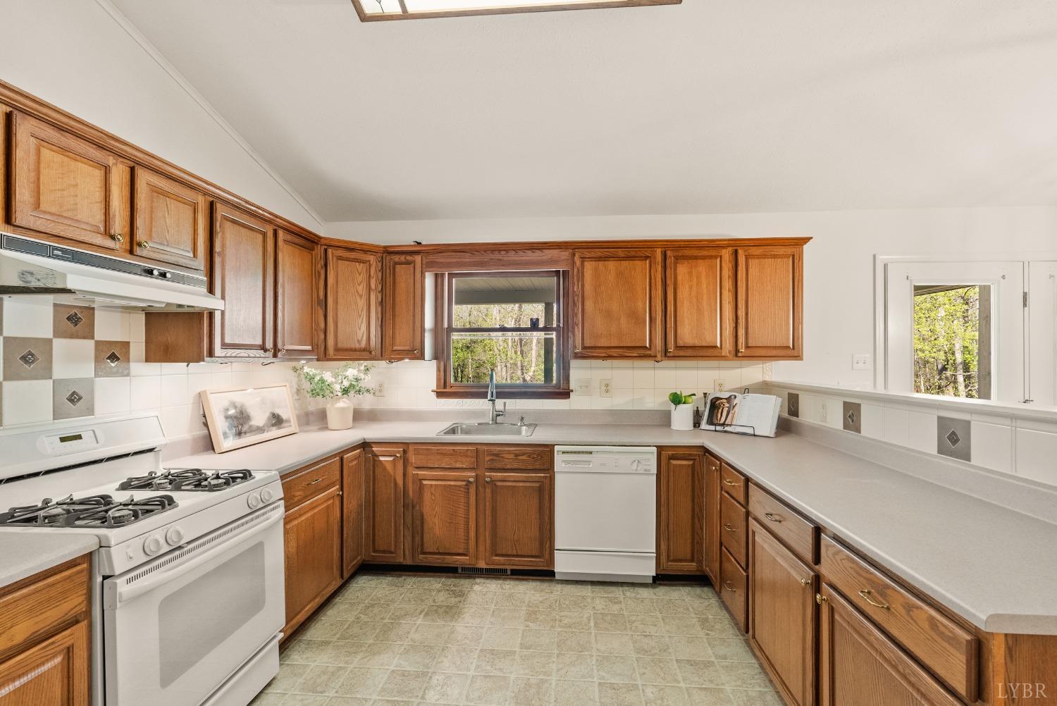 303 Somerset Place, Rustburg, Virginia image 14