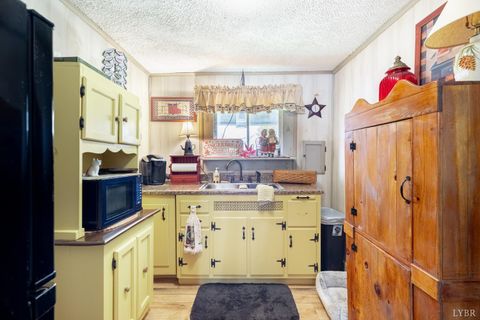 Tiny photo for 1868 LYNCHBURG SALEM TURNPIKE, Bedford, VA 24551 (MLS # 363729)