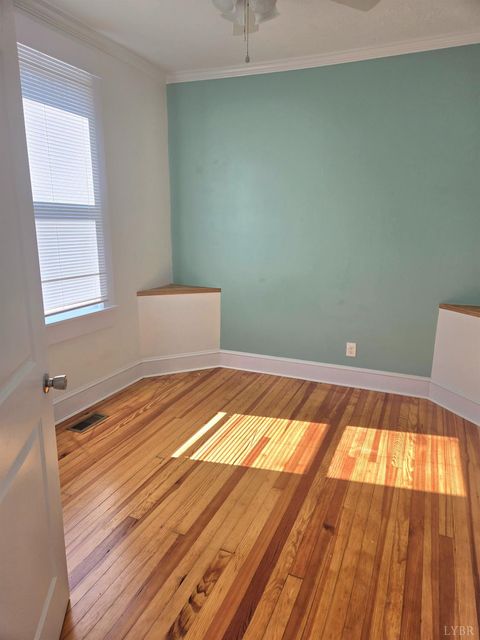 Tiny photo for 701 Mansfield Avenue, Lynchburg, VA 24501 (MLS # 362641)