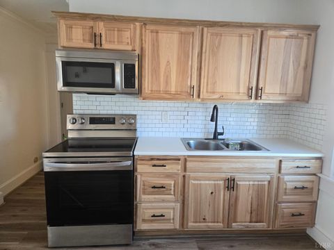 Tiny photo for 701 Mansfield Avenue, Lynchburg, VA 24501 (MLS # 362641)