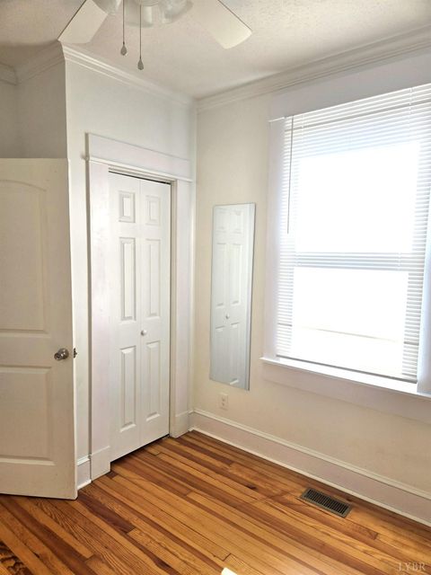 Tiny photo for 701 Mansfield Avenue, Lynchburg, VA 24501 (MLS # 362641)
