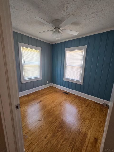 Tiny photo for 701 Mansfield Avenue, Lynchburg, VA 24501 (MLS # 362641)