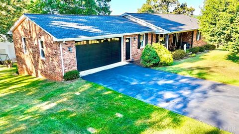 Homes For Sale - 6481 Stewartsville Road<br/> Bedford County, Moneta, VA 24121
