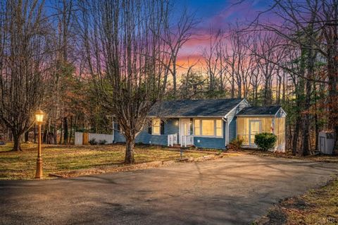 Homes For Sale - 600 Dunivan Drive<br/> Rustburg, VA 24588