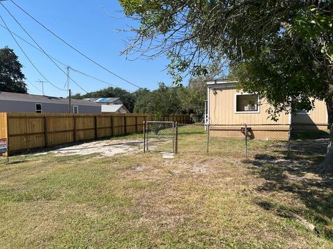 719 N Doughty St, Rockport, TX 78382 - MLS#: 144194