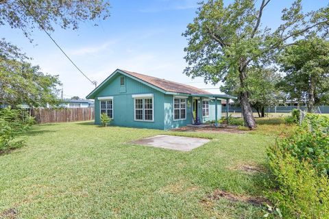 517 N Church St, Rockport, TX 78382 - MLS#: 146834