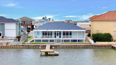 319 Bayview Dr, Aransas Pass, TX 78336 - MLS#: 147891