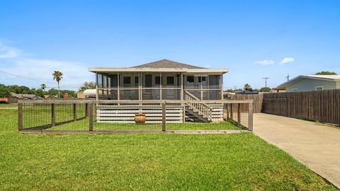 1127 S Live Oak St, Rockport, TX 78382 - MLS#: 147535