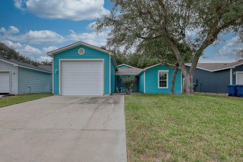 126 Breezy St, Rockport, TX 78382 - MLS#: 145758