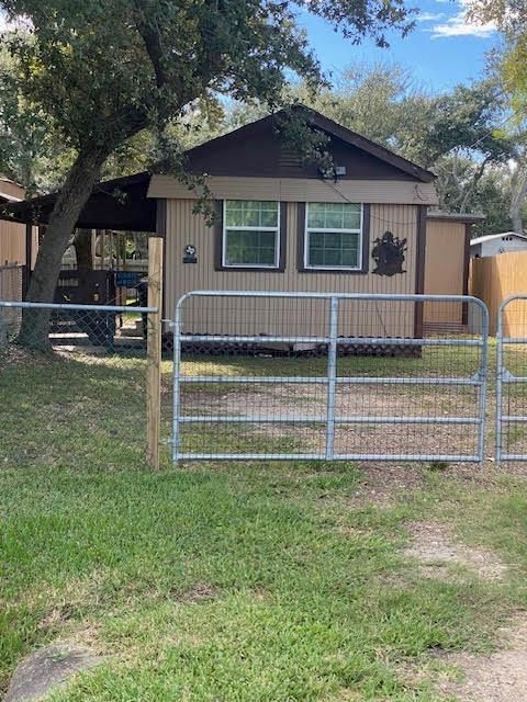 1121 N Terry St, Rockport, TX 78382 - MLS#: 145692