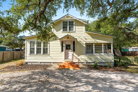 1027 N Austin St, Rockport, TX 78382 - MLS#: 147161
