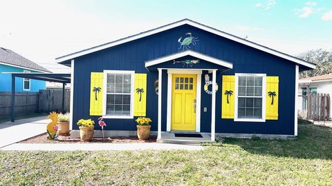 719 E King St, Rockport, TX 78382 - MLS#: 147626