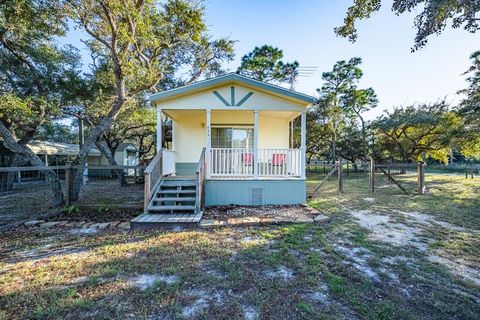 634 Pine Ave, Rockport, TX 78382 - MLS#: 146870