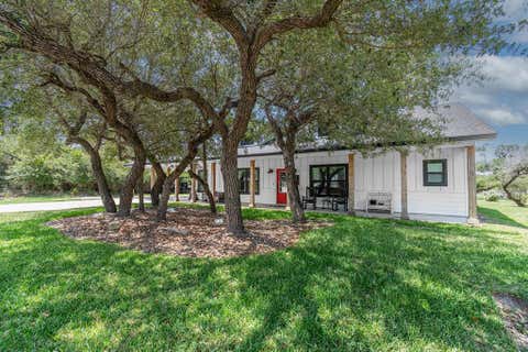 140 E Lake, Rockport, TX 78382 - MLS#: 148414