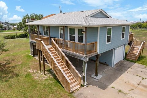 64 W Castle Oak, Rockport, TX 78382 - MLS#: 147731