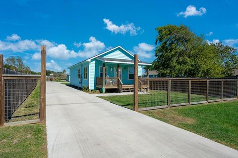 120 E Cornwall St, Rockport, TX 78382 - MLS#: 147880