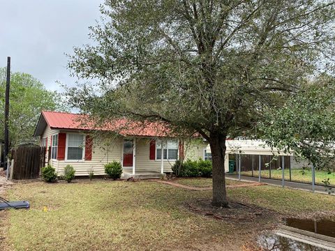 104 Elizibeth S St, Woodsboro, TX 78393 - MLS#: 147725