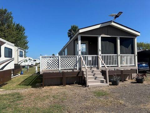 202 Salt Lake Rd, Rockport, TX 78382 - MLS#: 147041