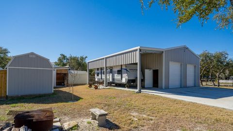 102 W Maple, Rockport, TX 78382 - MLS#: 143256