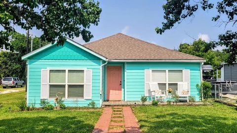 1118 Patton St, Rockport, TX 78382 - MLS#: 147386