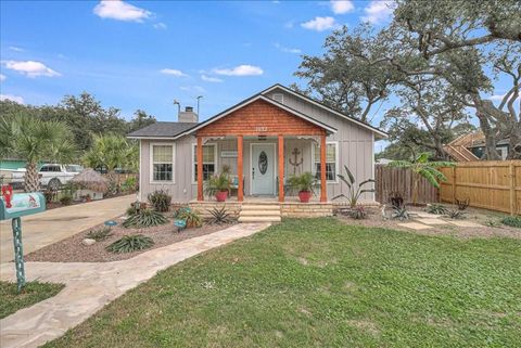 1032 N Magnolia St, Rockport, TX 78382 - MLS#: 146830