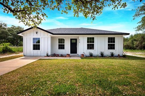 936 S 10th St, Aransas Pass, TX 78336 - MLS#: 147989