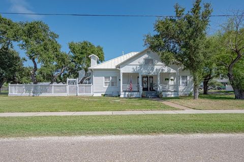 802 N Live Oak St, Rockport, TX 78382 - MLS#: 145580