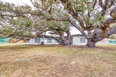214 S Sixth Street, Rockport, TX 78382 - MLS#: 147563